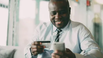 Warum 73 % der Bankkunden WhatsApp dem Telefonsupport vorziehen – und was das für Ihr CRM bedeutet
