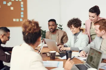 Come le Scuole di Lingua Riempiono le Classi 3 Settimane Prima con il Lead Nurture Basato sull'AI