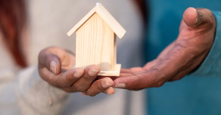 WhatsApp vs Email: The Best Channel for First-Time Homebuyers